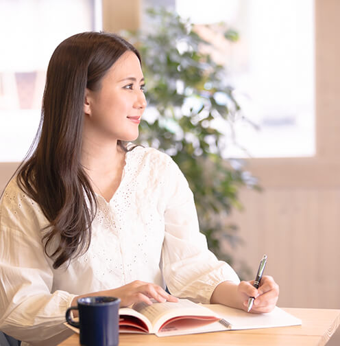 背面ケア技術について座学を受ける女性受講者